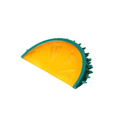 Gato de estimação de PVC em formato de limão brincando de brinquedo com bola para mastigar
